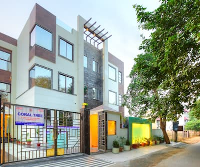 https://imgcld.yatra.com/ytimages/image/upload/t_hotel_yatra_city_desktop/v1485506300/Domestic Hotels/Hotels_Gurgaon/Treebo Coral Tree/Overview.jpg